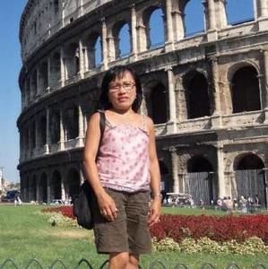 Meet your Posher, Lucrecia